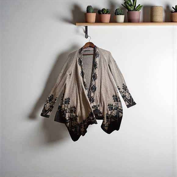 Staccato Sweaters - Staccato Women’s Western Tan and Black Geometric long sleeve Cardigan Size L